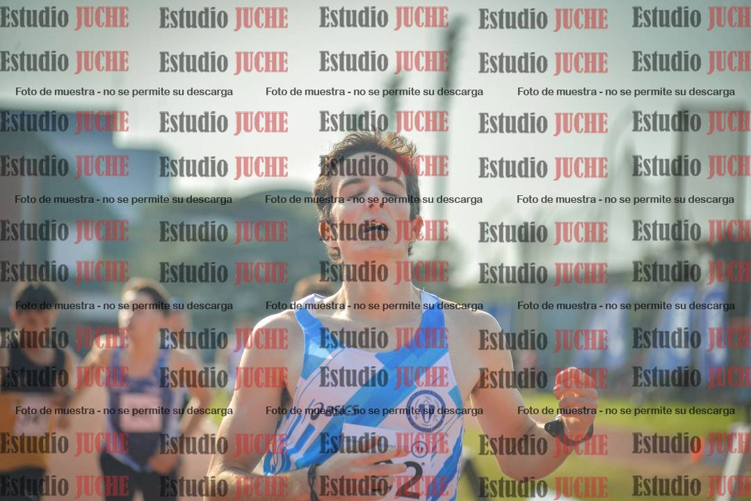Fotos de los 800 m llanos de varones