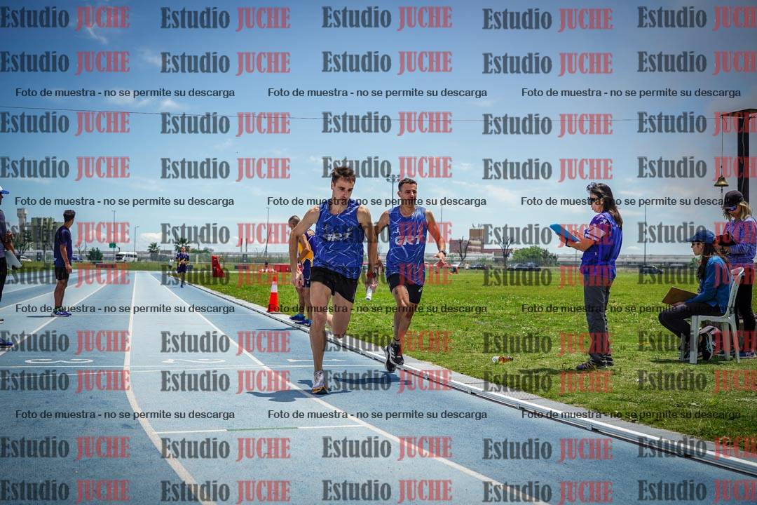 Fotos durante el transcurso de los relevos 20' para running teams - serie 2