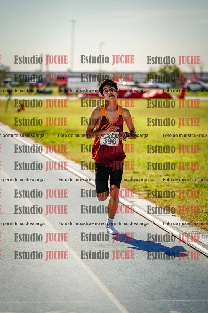 Fotos de los 2000 m con obstáculos de varones