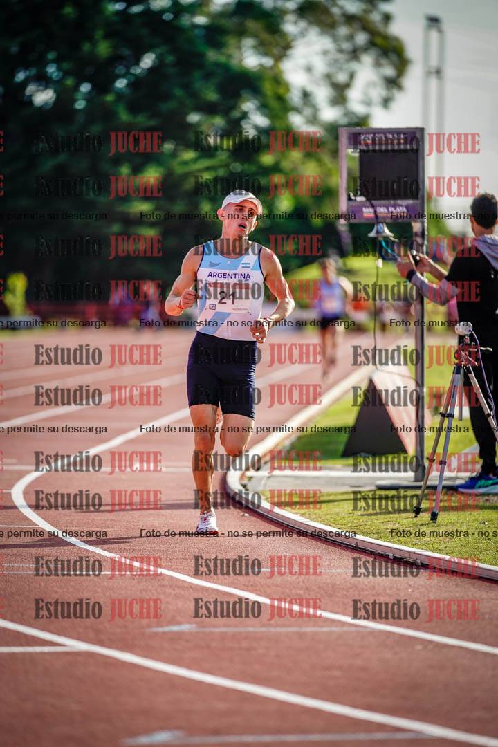 Fotos de los 3000 m con obstáculos de varones