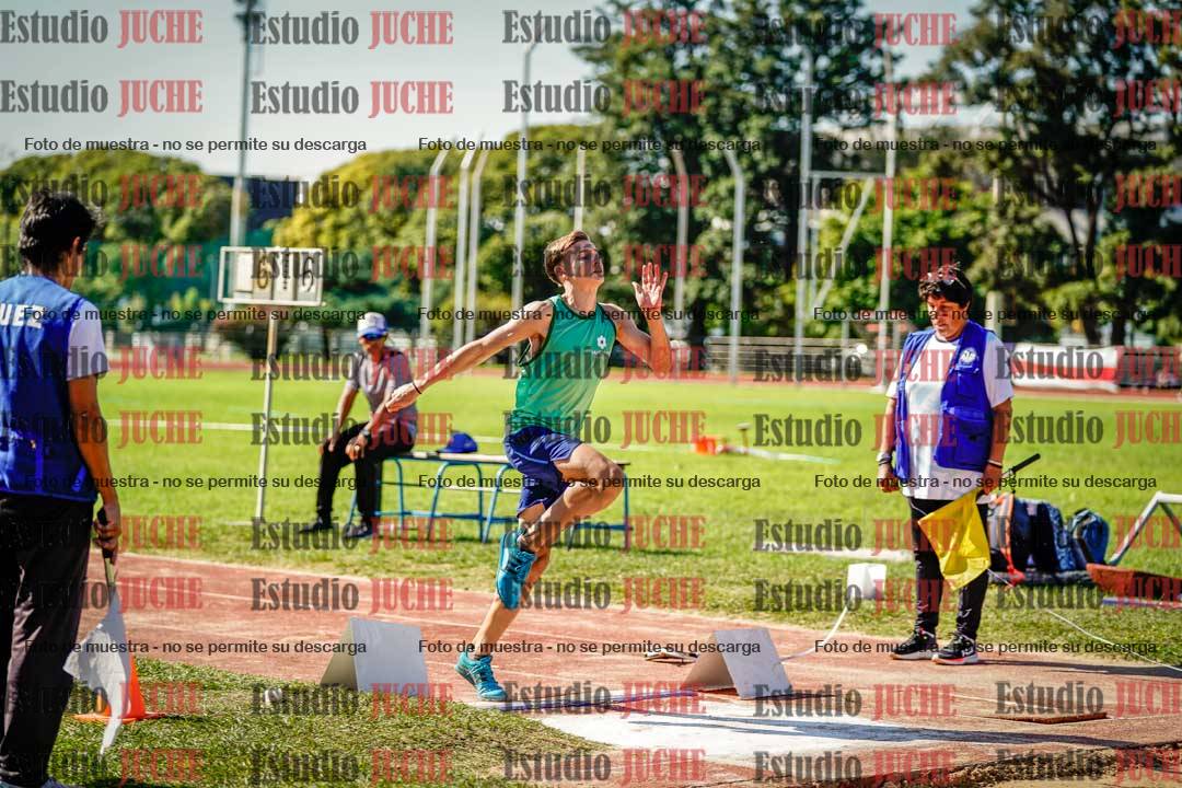 Fotos del salto en largo de varones