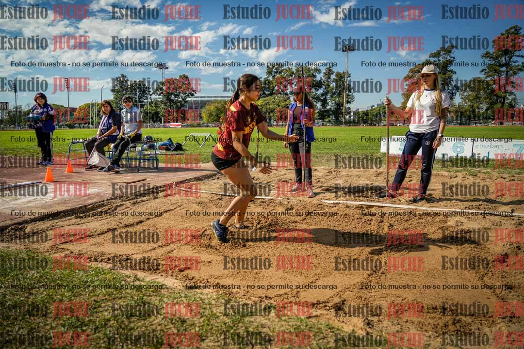 Fotos del salto en largo de mujeres - hepta 5