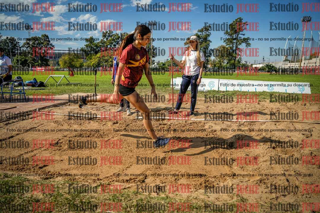 Fotos del salto en largo de mujeres - hepta 5