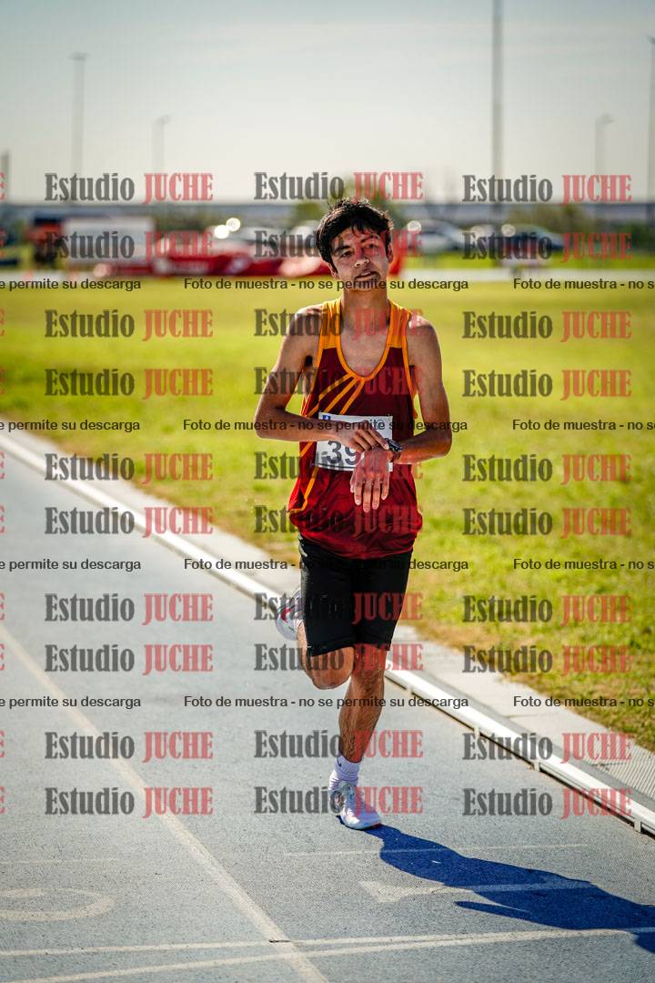 Fotos de los 2000 m con obstáculos de varones