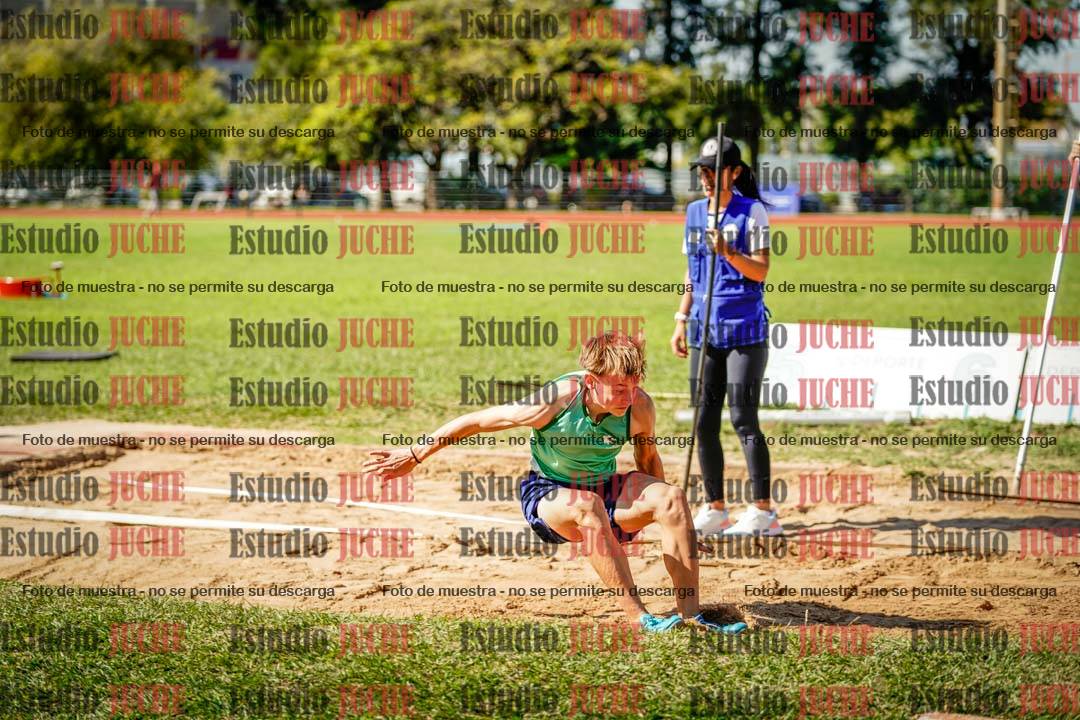 Fotos del salto en largo de varones