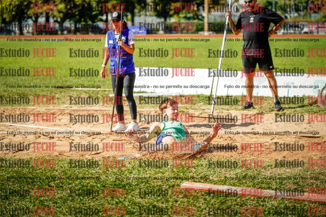 Fotos del salto en largo de varones