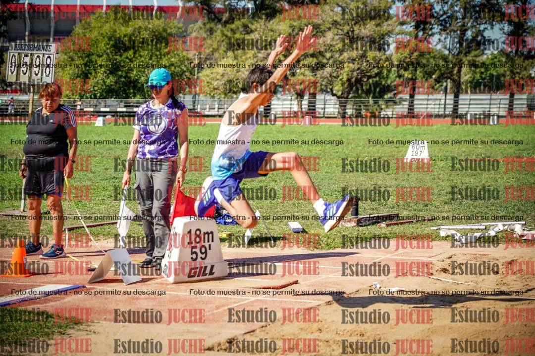 Fotos del salto en largo de varones - incluye U16