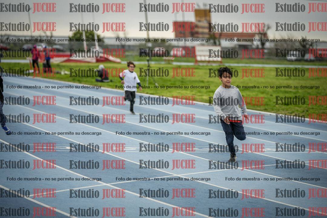 Fotos de los 50 m llanos de varones - U12