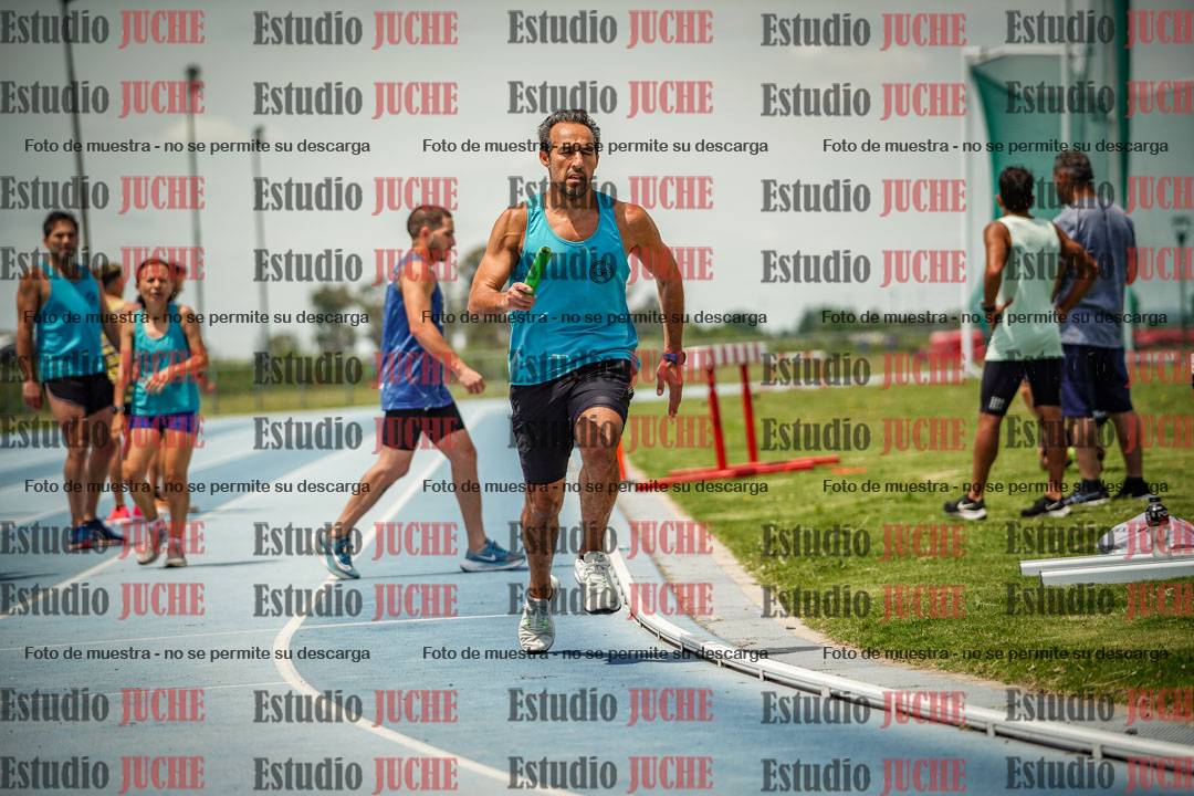 Fotos durante el transcurso de los relevos 20' para running teams - serie 2