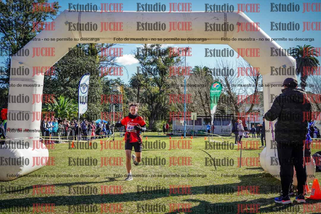 Fotos de la llegada del cross de 2000 m
