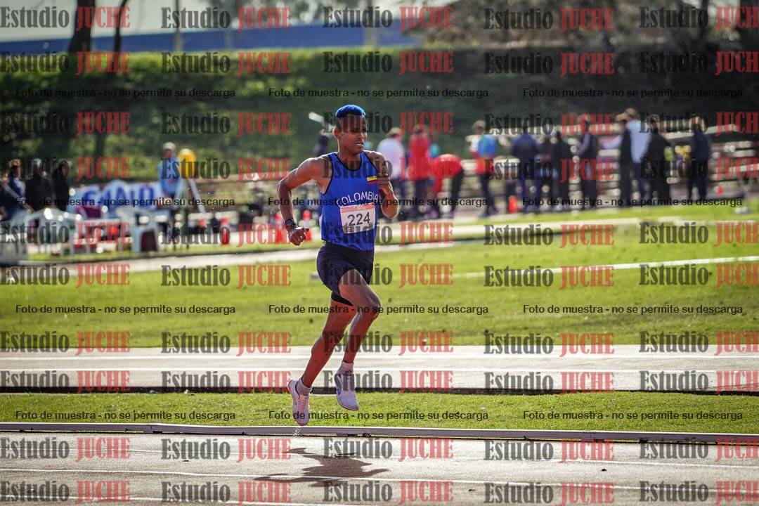 Fotos de los 3000 m con obstáculos de varones