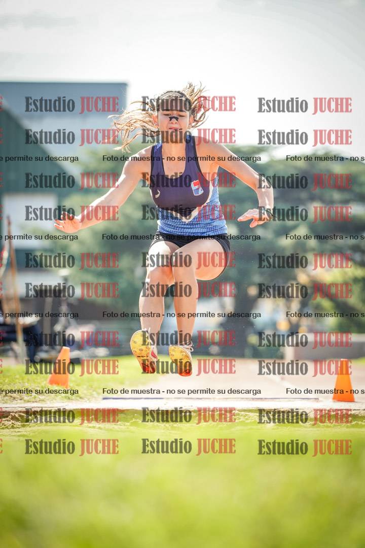 Fotos del salto en largo de mujeres - hepta 5