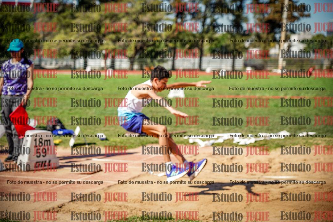 Fotos del salto en largo de varones - incluye U16