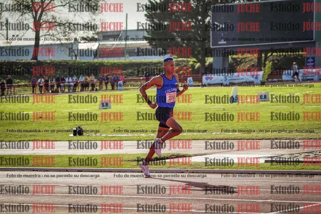 Fotos de los 3000 m con obstáculos de varones