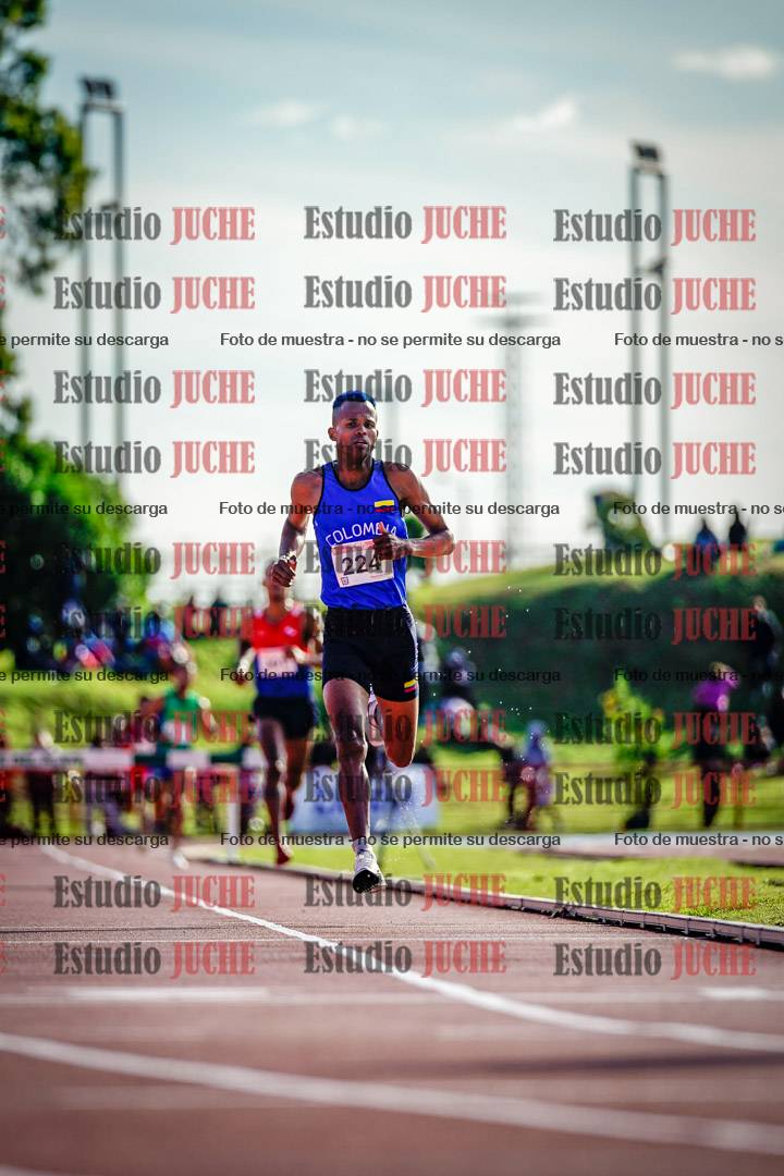 Fotos de los 3000 m con obstáculos de varones