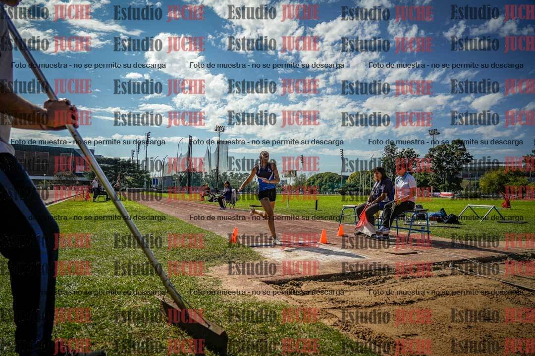 Fotos del salto en largo de mujeres - hepta 5