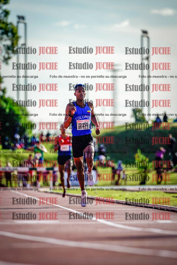 Fotos de los 3000 m con obstáculos de varones