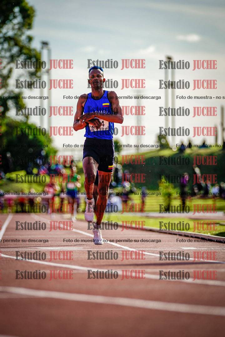 Fotos de los 3000 m con obstáculos de varones