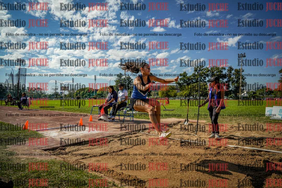 Fotos del salto en largo de mujeres - hepta 5