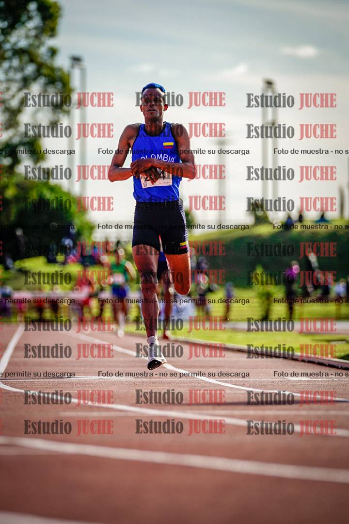 Fotos de los 3000 m con obstáculos de varones