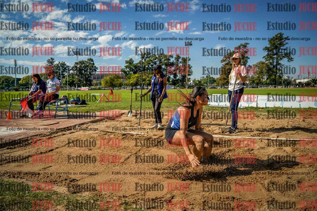 Fotos del salto en largo de mujeres - hepta 5