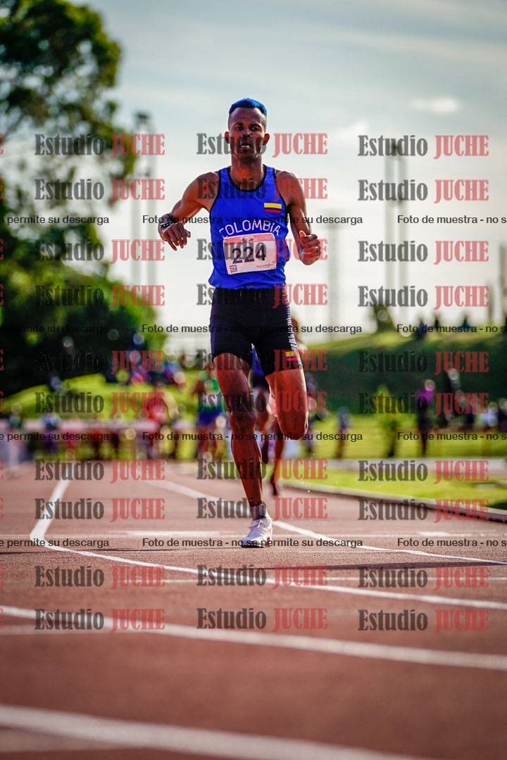 Fotos de los 3000 m con obstáculos de varones