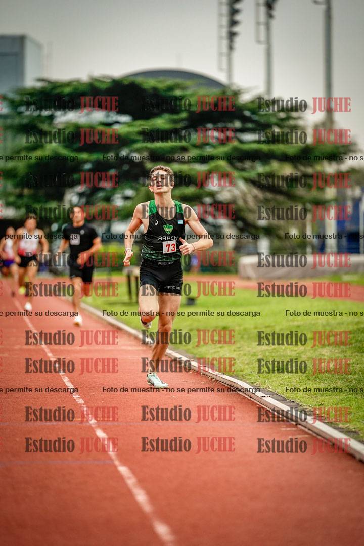 Fotos de los 800 m llanos de varones
