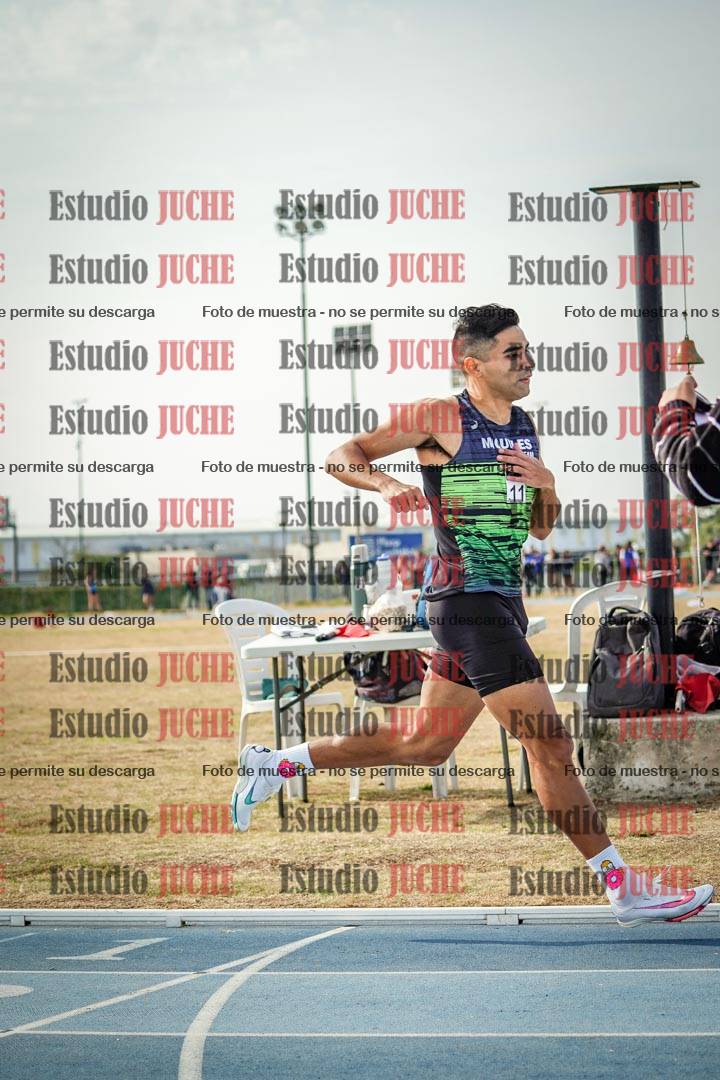 Fotos de los 800 m llanos de varones