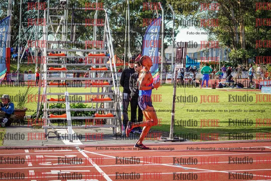 Fotos de los 3000 m con obstáculos de varones