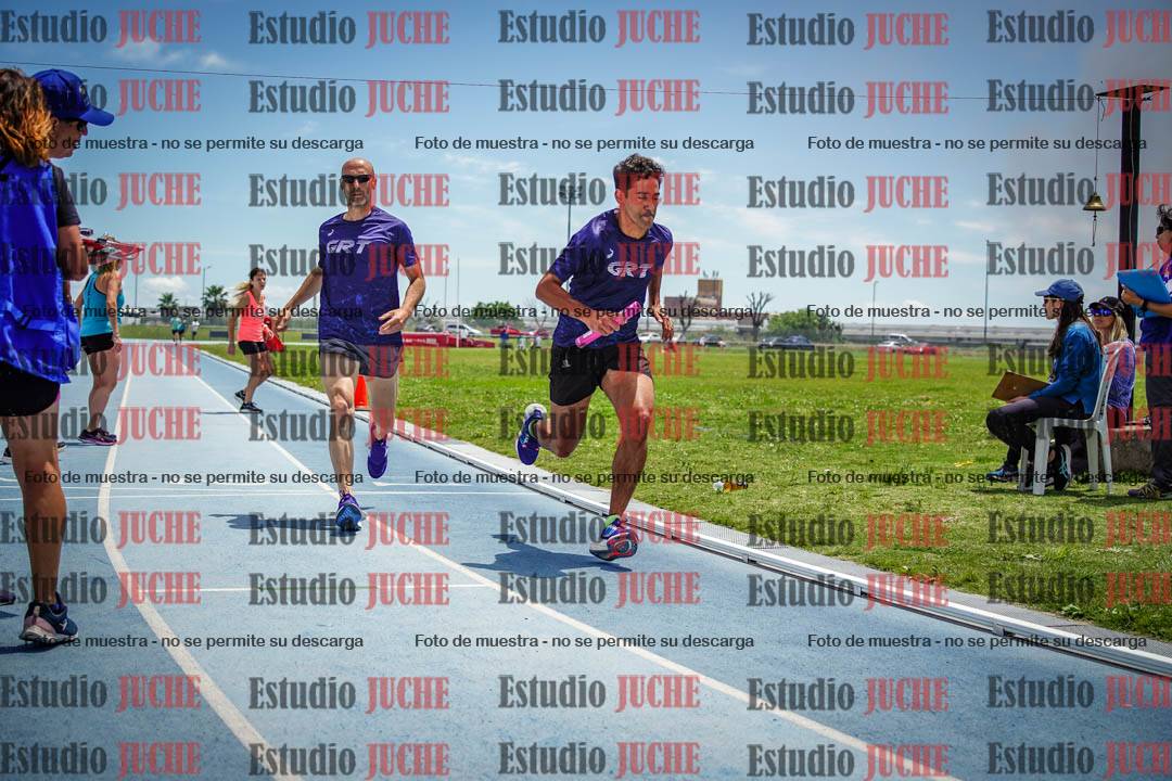 Fotos durante el transcurso de los relevos 20' para running teams - serie 2
