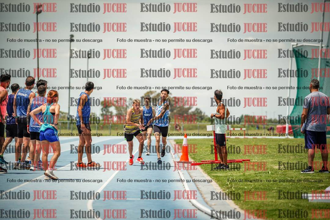 Fotos durante el transcurso de los relevos 20' para running teams - serie 2