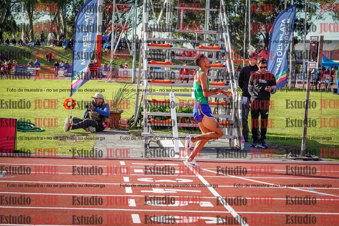 Fotos de los 3000 m con obstáculos de varones