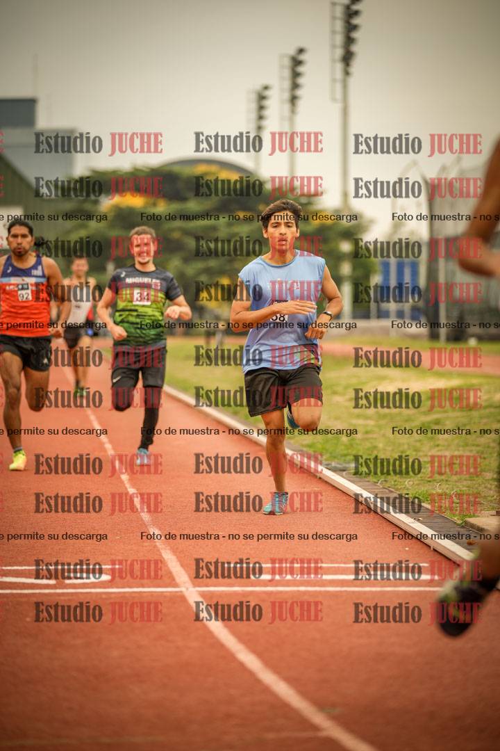 Fotos de los 800 m llanos de varones