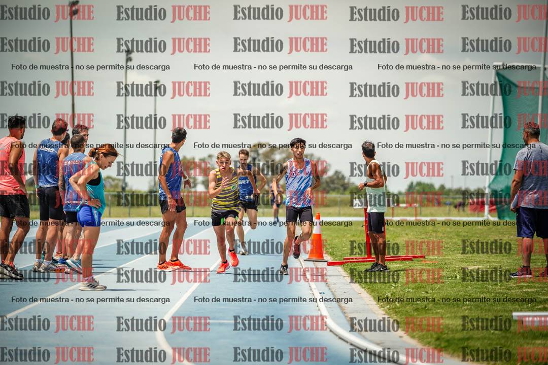 Fotos durante el transcurso de los relevos 20' para running teams - serie 2