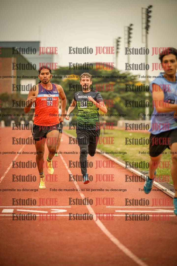 Fotos de los 800 m llanos de varones