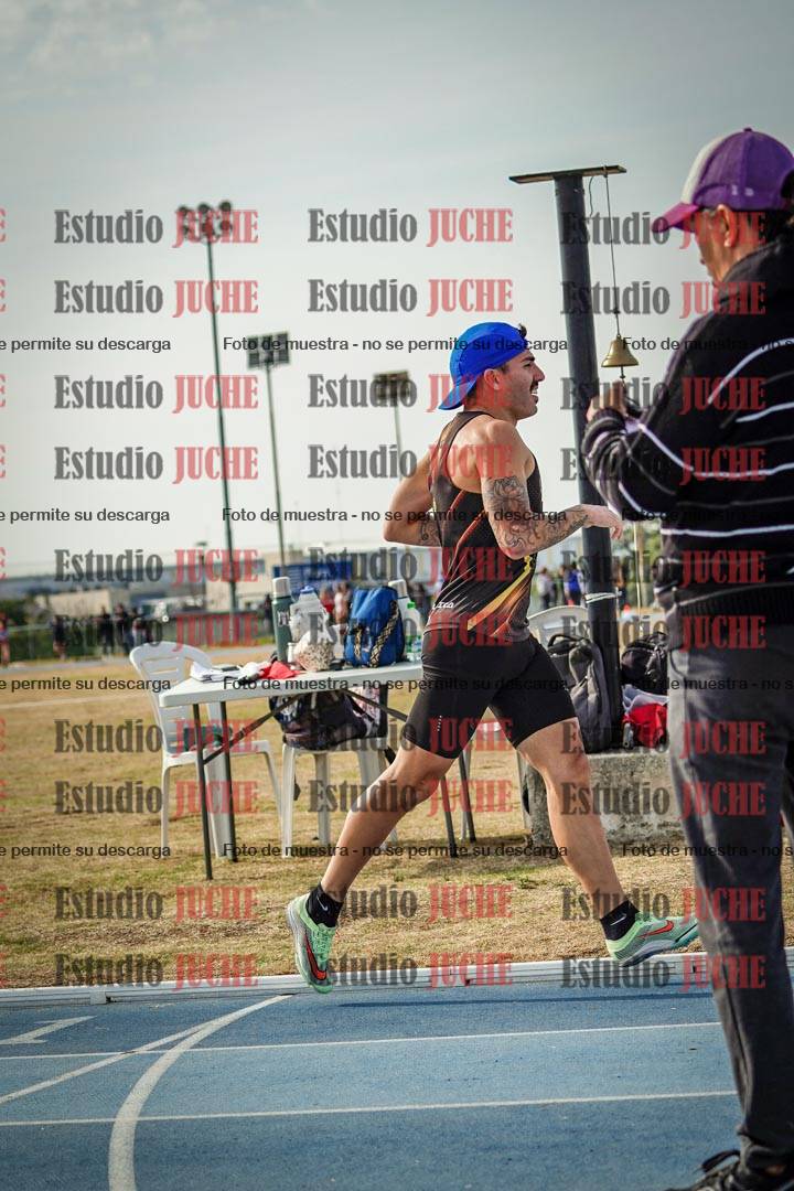 Fotos de los 800 m llanos de varones