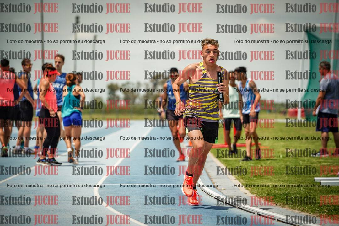 Fotos durante el transcurso de los relevos 20' para running teams - serie 2