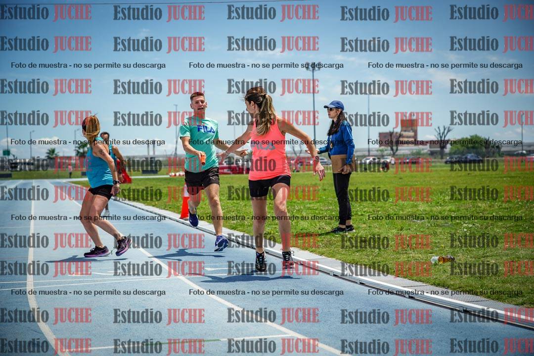 Fotos durante el transcurso de los relevos 20' para running teams - serie 2
