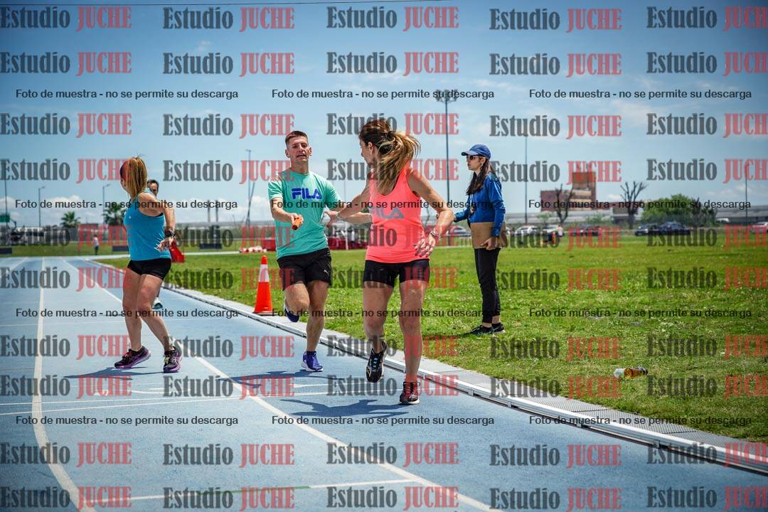 Fotos durante el transcurso de los relevos 20' para running teams - serie 2