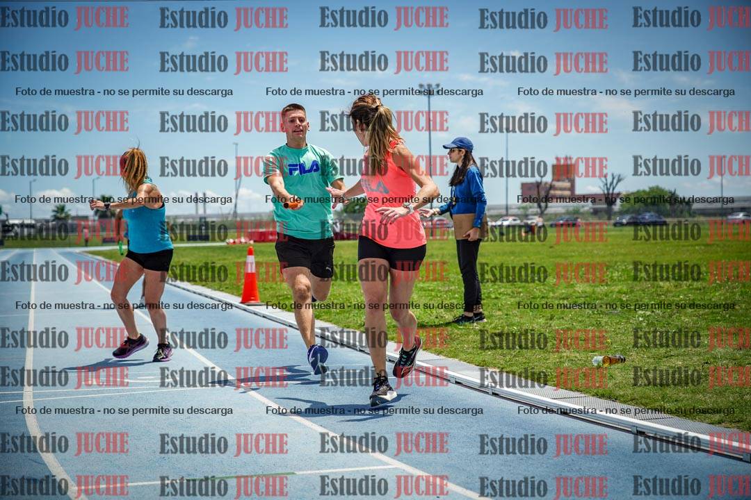 Fotos durante el transcurso de los relevos 20' para running teams - serie 2