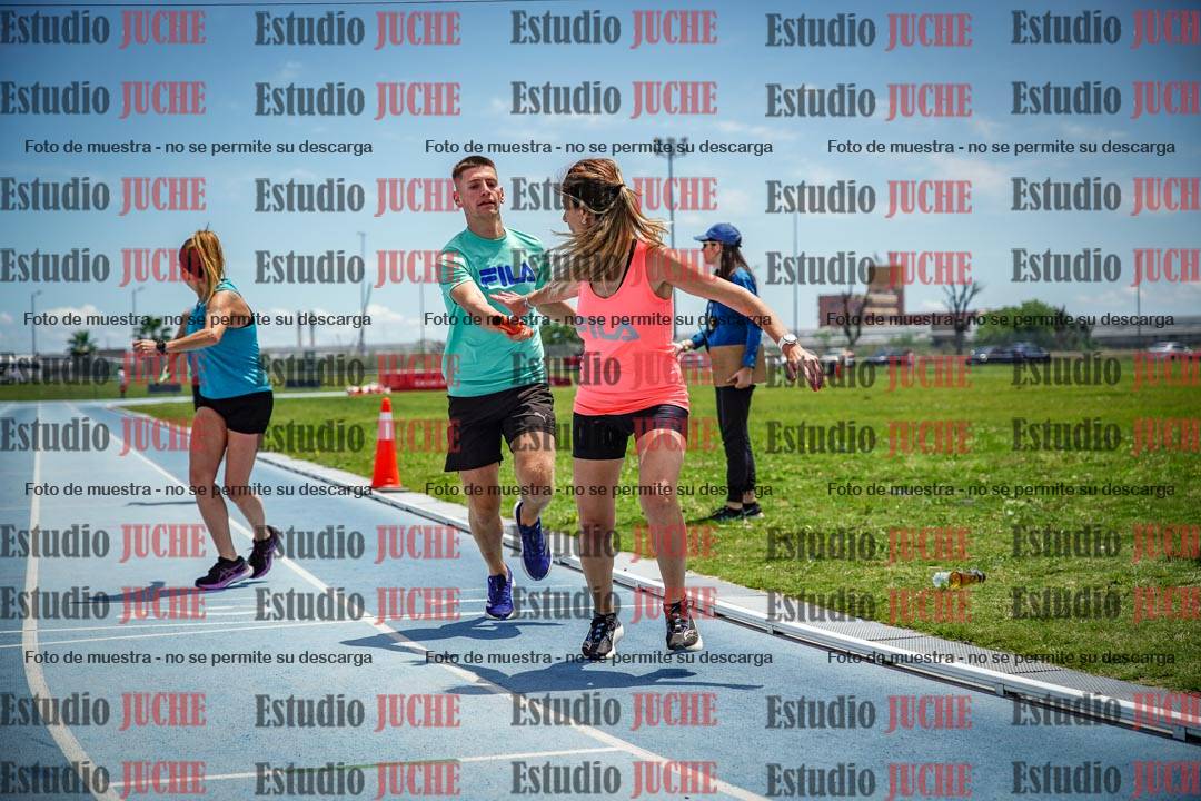 Fotos durante el transcurso de los relevos 20' para running teams - serie 2