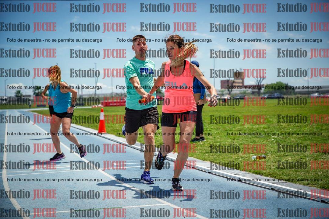 Fotos durante el transcurso de los relevos 20' para running teams - serie 2