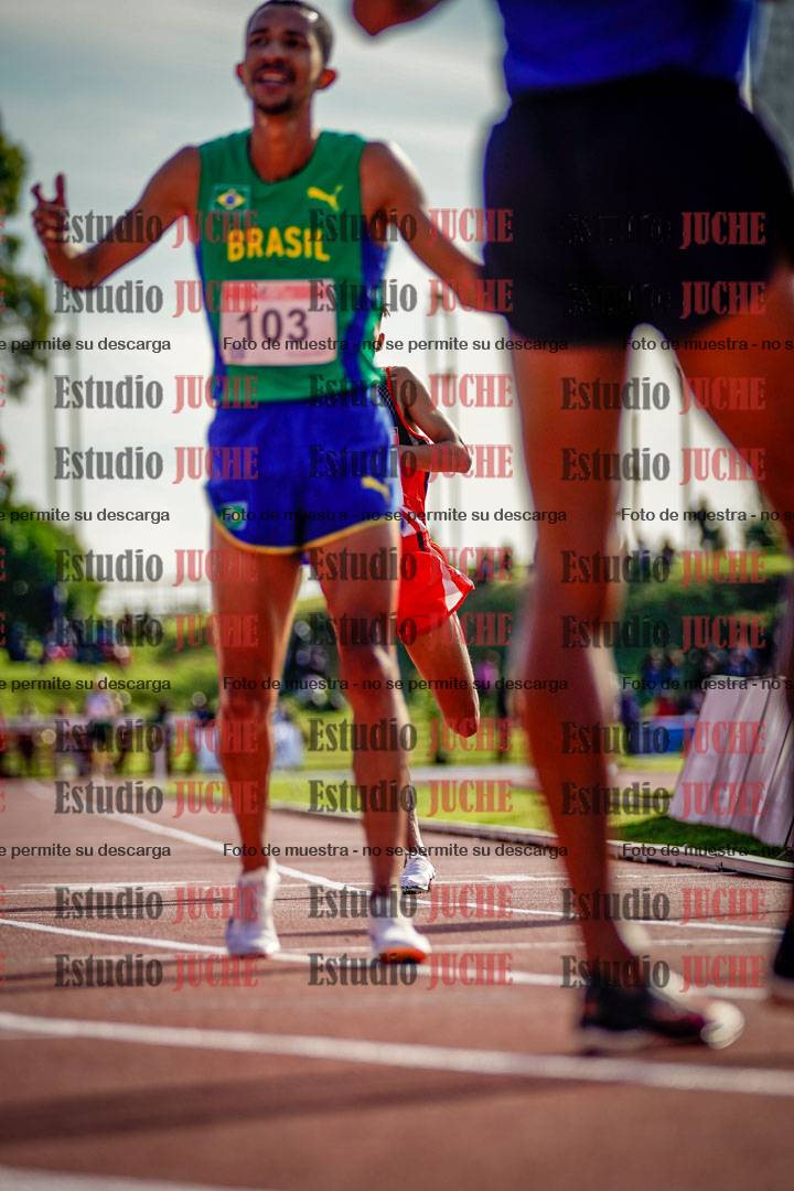 Fotos de los 3000 m con obstáculos de varones