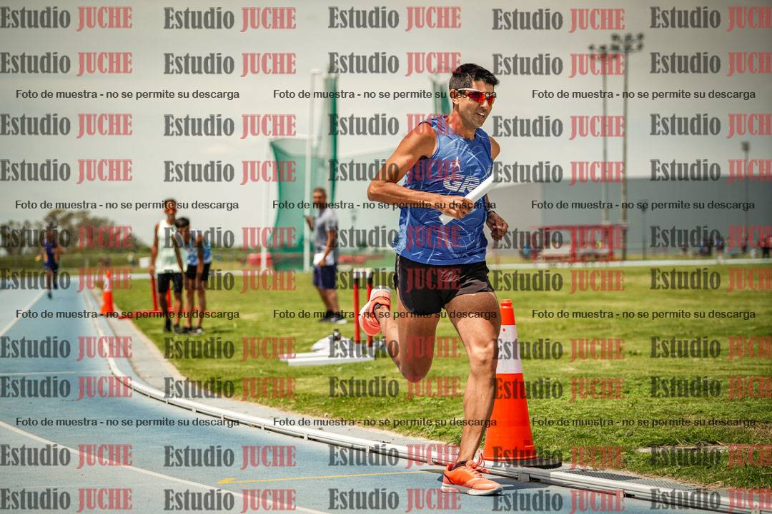 Fotos durante el transcurso de los relevos 20' para running teams - serie 2