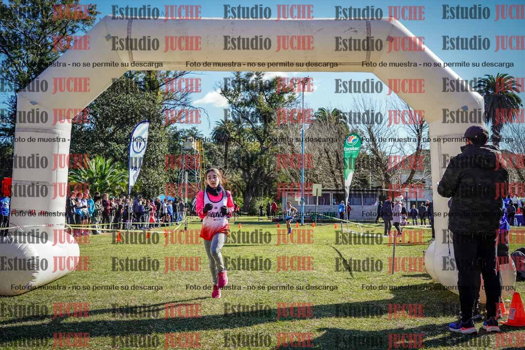 Fotos de la llegada del cross de 2000 m