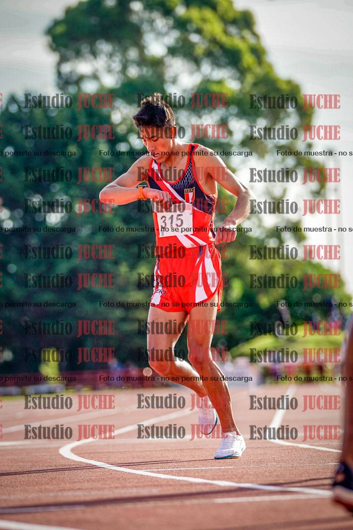 Fotos de los 3000 m con obstáculos de varones