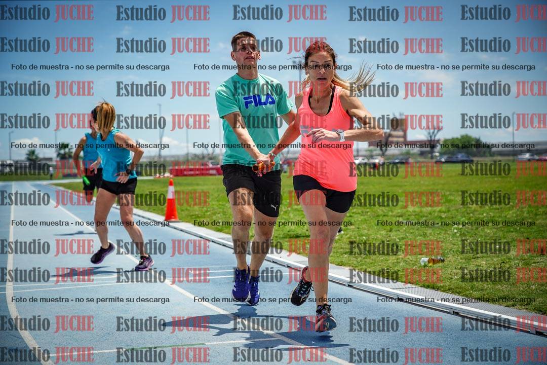 Fotos durante el transcurso de los relevos 20' para running teams - serie 2