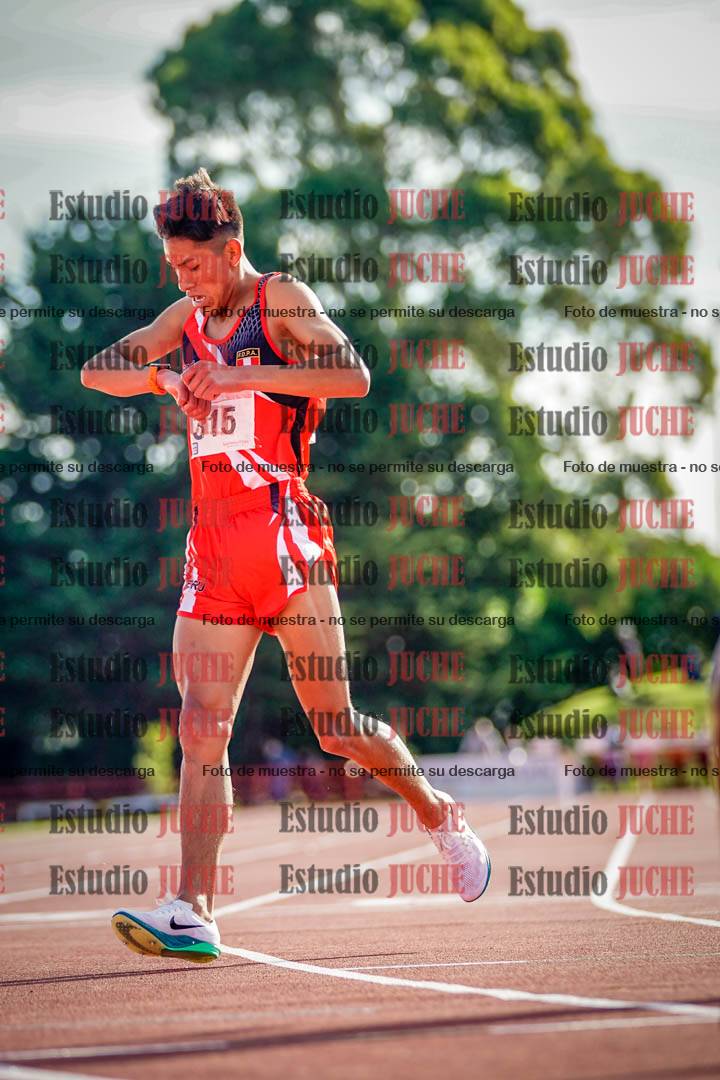 Fotos de los 3000 m con obstáculos de varones