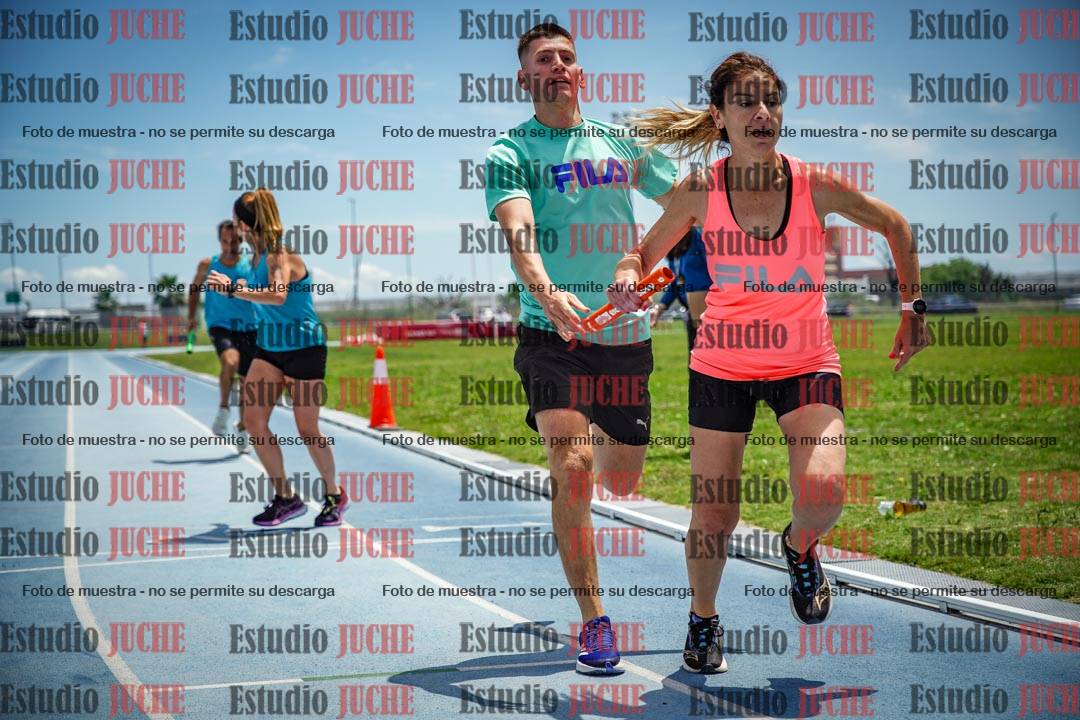 Fotos durante el transcurso de los relevos 20' para running teams - serie 2