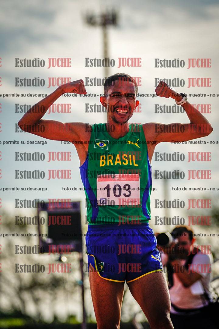 Fotos de los 3000 m con obstáculos de varones
